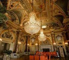 The collection of the museum is worth watching like Mahi Maratib, golden fish and paintings, and also the famous objects and collections by other reno